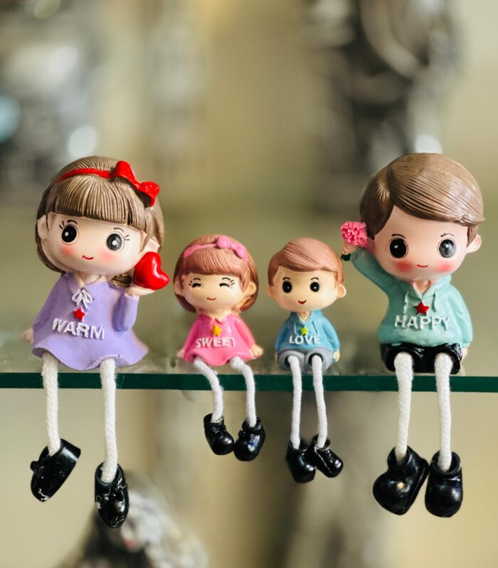 Cute Family Resin Showpiece (Set of 4)